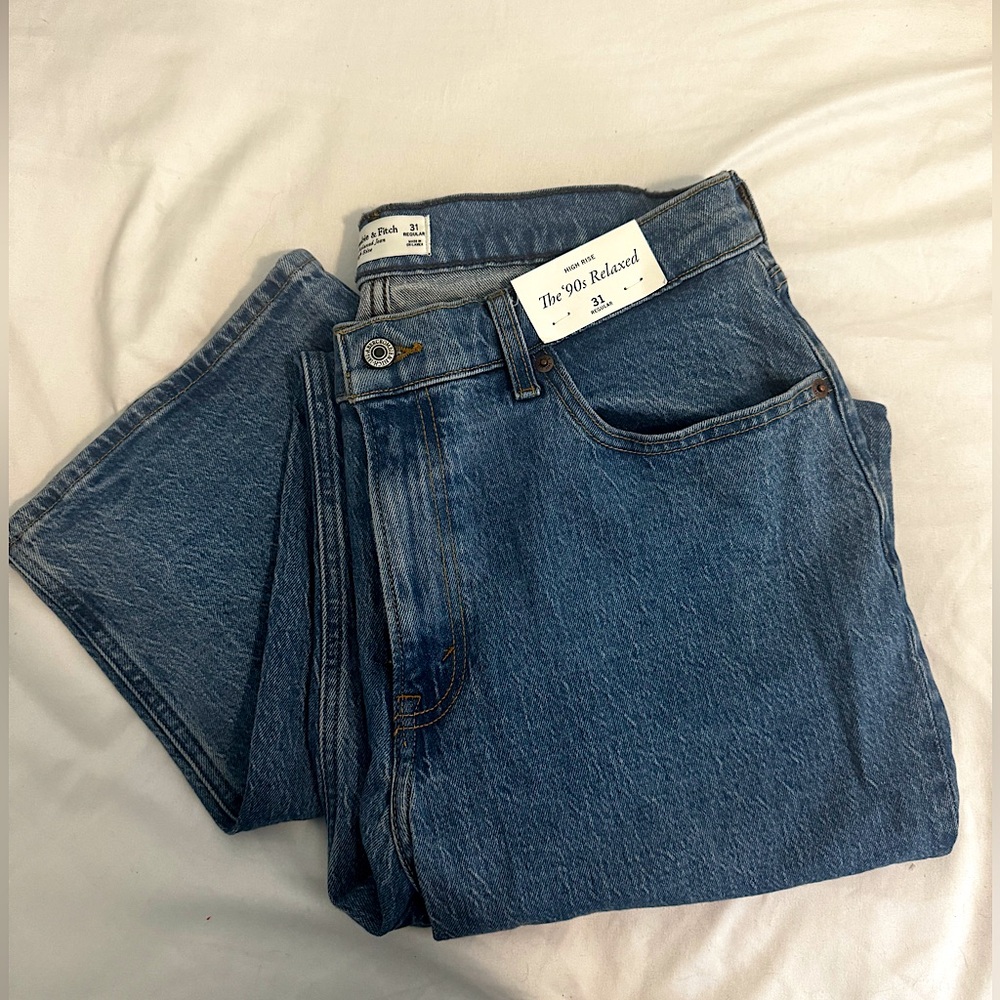 Abercrombie & Fitch High Rise “The 90’s Relaxed” women’s Jeans- NEW W TAGS